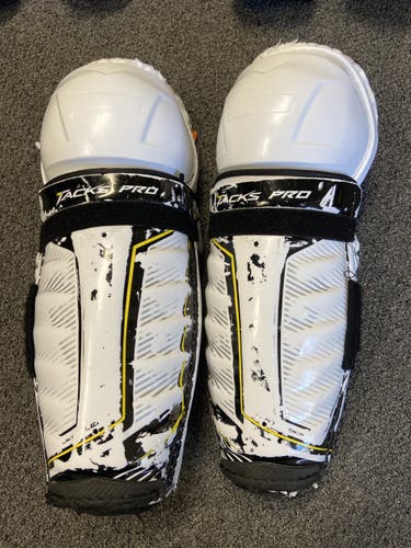 Senior CCM Tacks Classic Pro Shin Pads