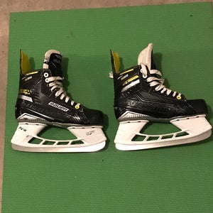 Used Bauer   Size 3 Supreme S35 Hockey Skates