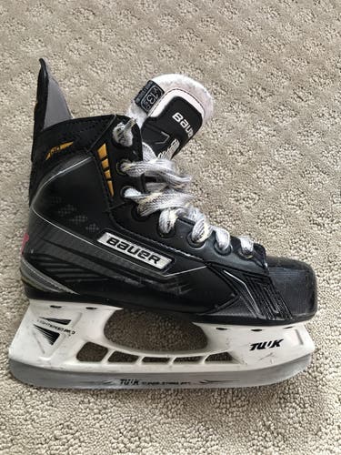 Youth Bauer Regular Width Size 13.5 Supreme 190 Hockey Skates
