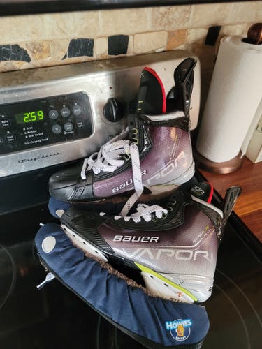 Senior Used Bauer Vapor Hyperlite Hockey Skates Regular Width Pro Stock Size 9