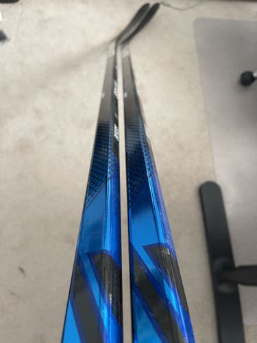 2 New Senior Bauer RH Nexus Geo Hockey - P92 77 Flex