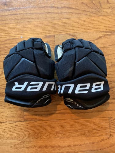 BAUER VAPOR X700 HOCKEY GLOVES - JUNIOR