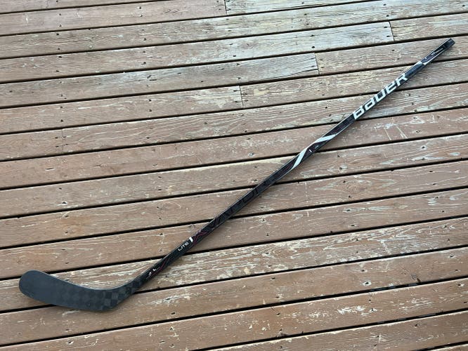 Refurbished Pro Stock Bauer RH Vapor 1X Lite Hockey Stick (P92 curve)