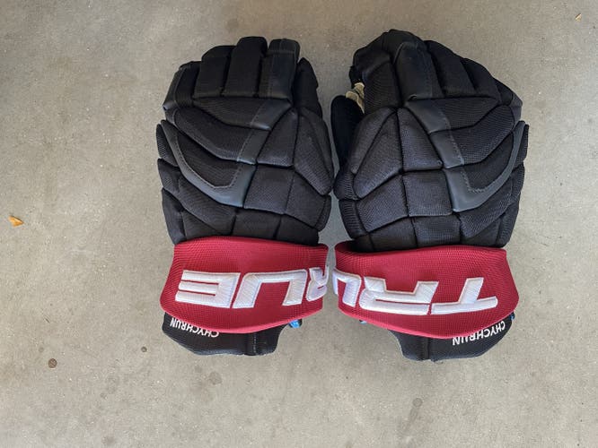True Pro Stock Hockey Gloves - JAKOB CHYCHRUN