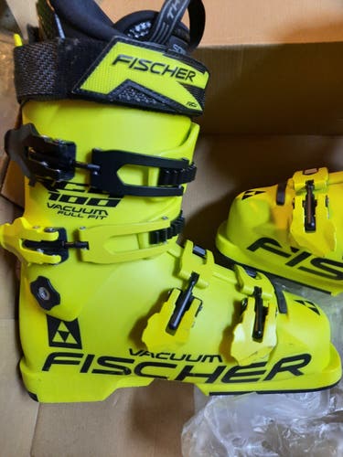 Used Fischer RC4 100 Ski Boots