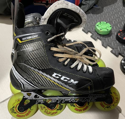 Senior CCM Regular Width Size 8.0 Tacks 9060R Inline Skates