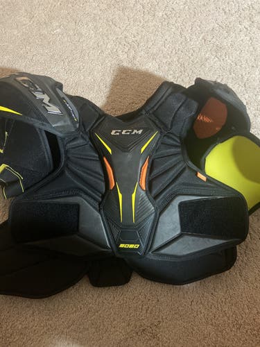 Senior Large CCM  Tacks 9080 Shoulder Pads