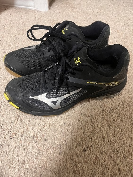 mizuno volleyball shoes size 8