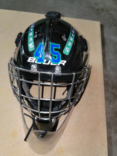 Black Junior Used Bauer 940x Goalie Mask