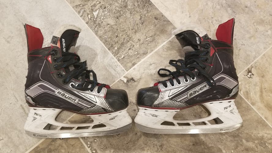 Senior Used Bauer Vapor XMatrix Hockey Skates Regular Width Size 6