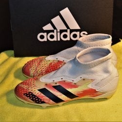 White Used Unisex Size 5.0 (Women's 6.0) Adidas Predator Mutator 20.1 Cleats