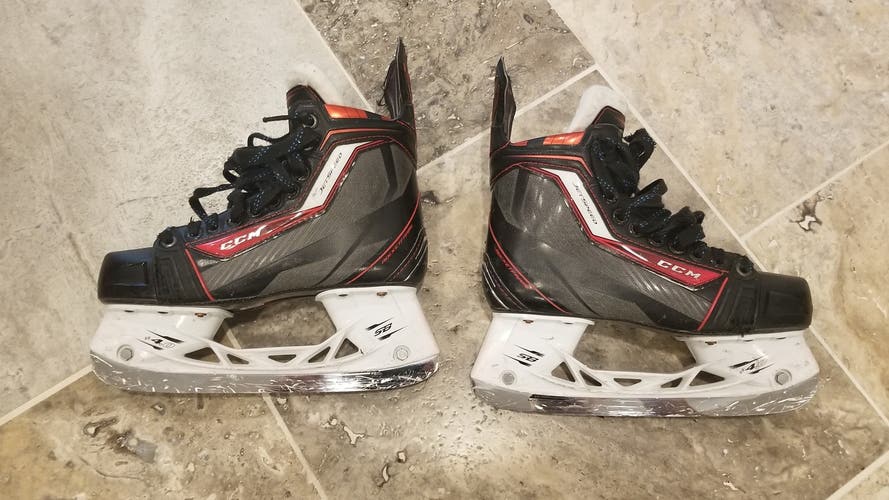 Junior Used Elite Level CCM JetSpeed (2015) Hockey Skates Regular Width Size 4