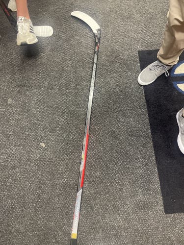 Senior Right Handed Vapor Hyperlite Hockey Stick