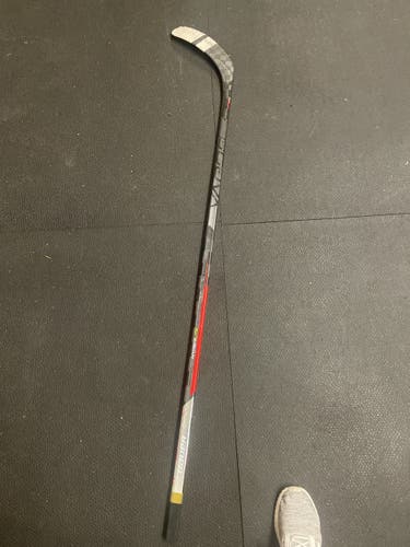 New Right Handed Vapor Hyperlite Hockey Stick