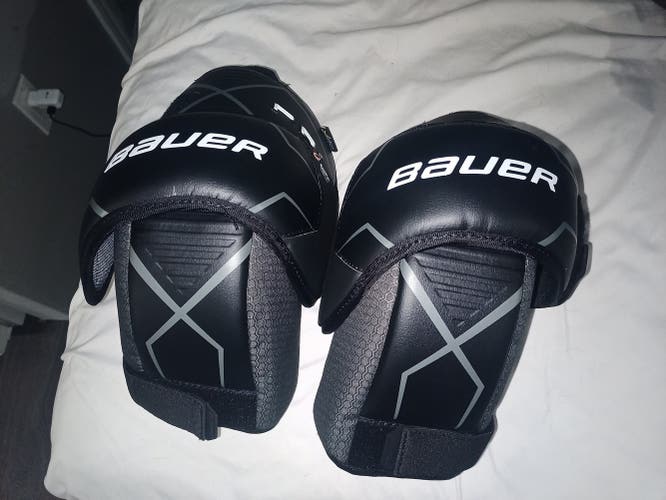 Used in New condition Bauer PRO knee guards