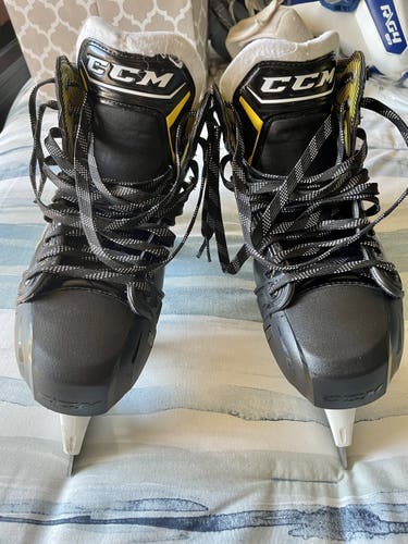 Used CCM Regular Width  Size 9.5 Tacks 9380 Goalie Skates