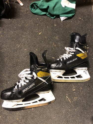 Senior Bauer Extra Wide Width Size 6.5 Supreme UltraSonic Hockey Skates