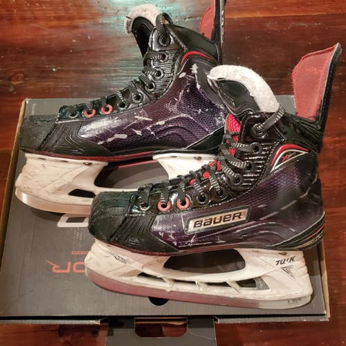 Junior Used Bauer Vapor X800 Hockey Skates Regular Width Size 2.5