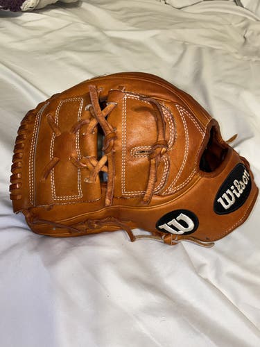 Used Adult Wilson Left Hand Throw Pitcher's A2K Baseball Glove 12"