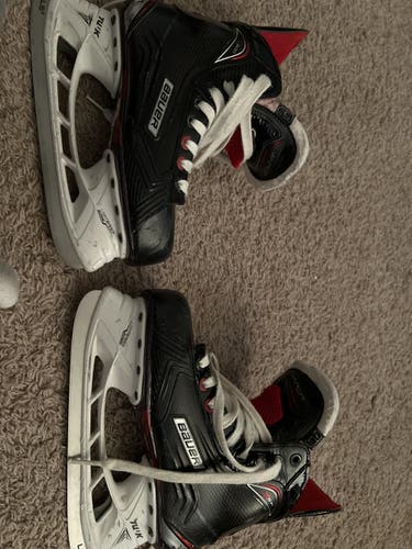 Bauer Vapor X600 Regular Width Size 5.5 Vapor Hockey Skates