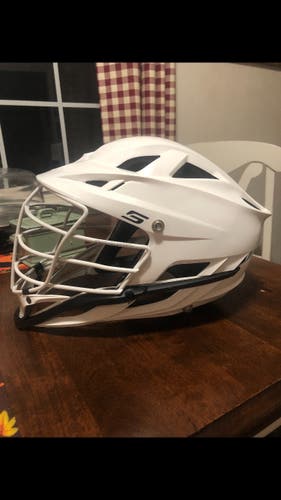 White Adult New Player's Cascade S Helmet