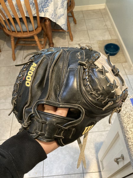 Black New High School/College Wilson Right Hand Throw Catcher's A2000 Baseball Glove 33.5"