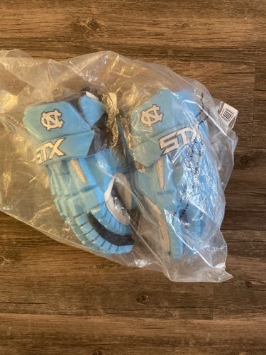 UNC STX RZR Blue gloves