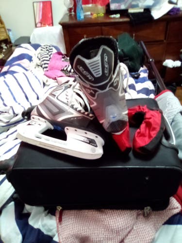 Senior Used CCM Vector 4.0 Hockey Skates Regular Width Pro Stock Size 9