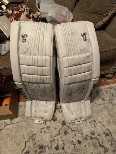 White Senior 35" Vaughn  Velocity VE8 Goalie Leg Pads