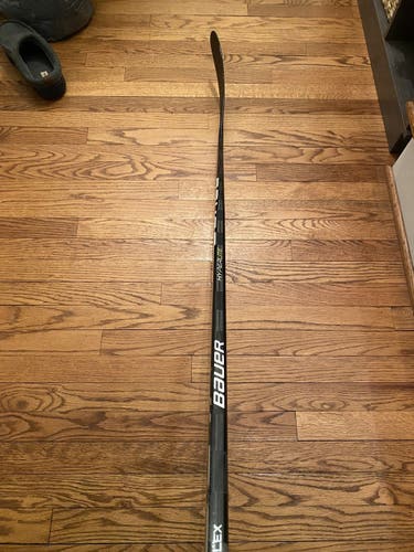 Senior Right Handed Toe Pattern  Vapor Hyperlite Hockey Stick