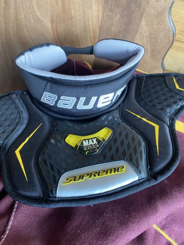 BAUER Supreme Goalie Neck Guard
