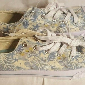 New Women's Floral AIRWALK Shoes - Women's retails $80 Size 10