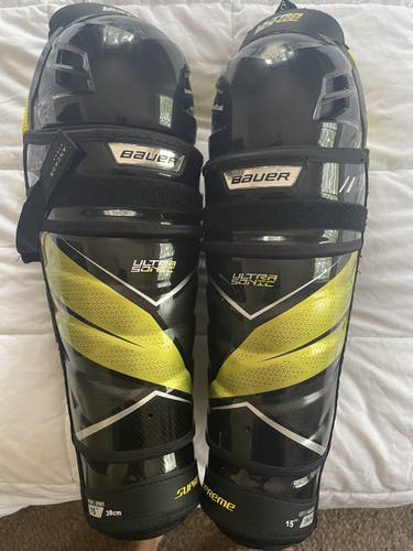 Bauer Supreme UltraSonic Shin Guards