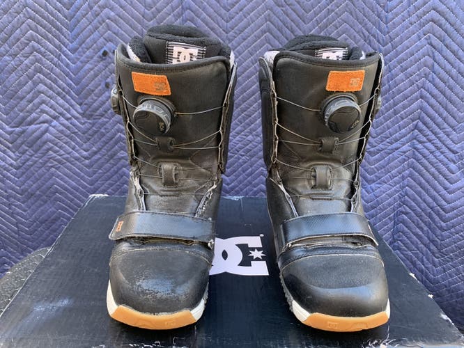 DC Mora Size 7 W Black Leather Snowboard Boots