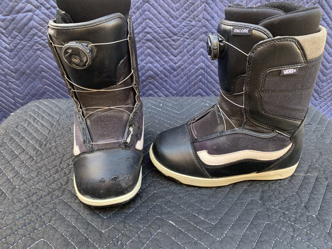 Vans Kids Size 4 Encore Snowboard Boots