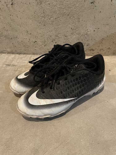 Black Used Youth Kid's Size 5.5 (Women's 6.5) Molded Cleats Nike Low Cut