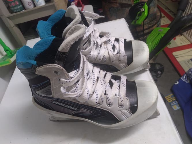 Junior Used Bauer Reactor 5000 Hockey Goalie Skates Regular Width Size 5
