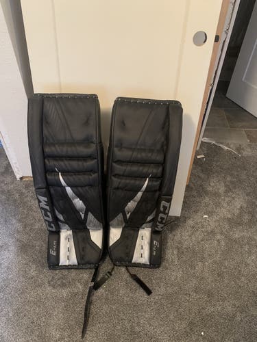 Black Senior 34" CCM  Extreme flex 4.9 Goalie Leg Pads