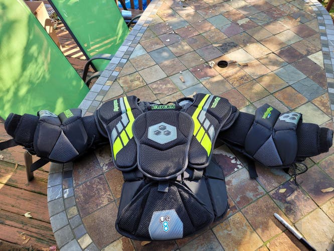 Junior Used Medium Vaughn Velocity VE8 Pro Goalie Chest Protector