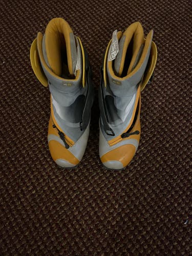 Salomon Cross Country Ski Boots Vitane S9 - Size 5.5