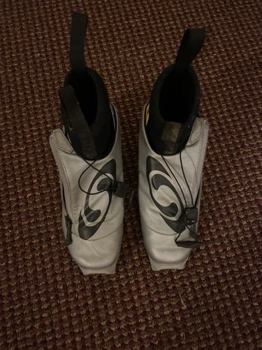 Salomon Cross Country Classic Carbon Pro Ski Boots Size 4.5