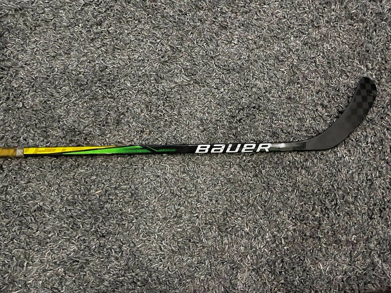 Used Bauer Supreme UltraSonic Hockey Stick P92 RH 40 Flex