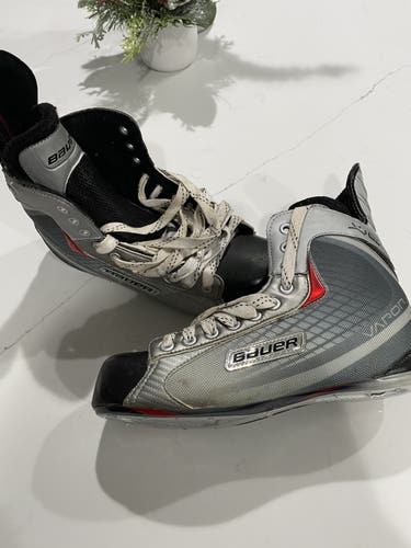 Senior Bauer Extra Wide Width Size 9.5 Vapor x30 Hockey Skates (Boot Only)