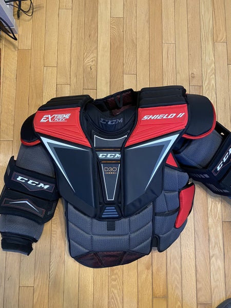 Like New Large CCM Extreme Flex Shield II Goalie Chest Protector