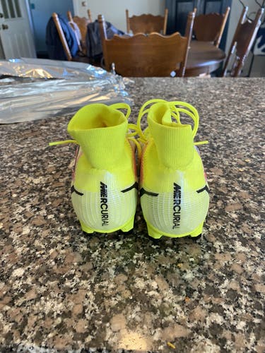 New Size 6.0 (Women's 7.0) Nike Mercurial Superfly Cleats