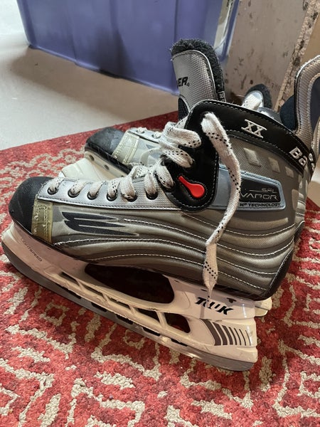 Senior Bauer Extra Wide Width Size 9.5 Vapor XX Hockey Skates