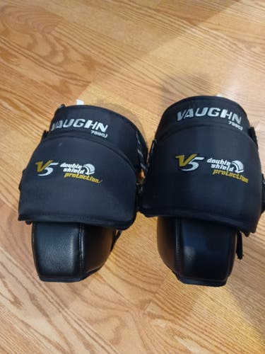 New Vaughn goalie knee pads V5 7990i