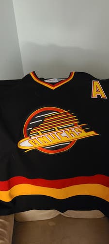 Black Adult Men's Used XL CCM Jersey