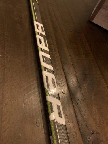 New Bauer SUPREME SE 52 Flex Pattern P88 Kane Hockey Stick / Junior One Piece / Left handed