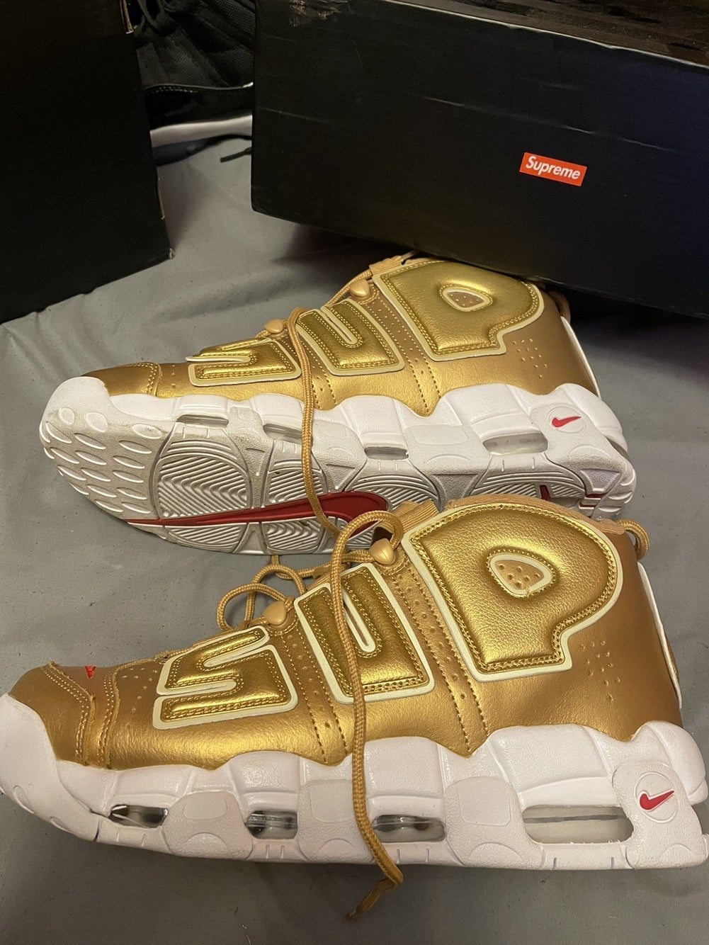 Supreme x Uptempo Gold - Sneakers 3D Keychain – VNDS Kicks